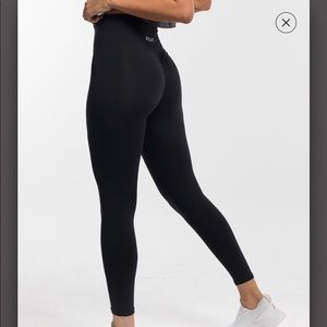 Echt black scrunch workout leggings